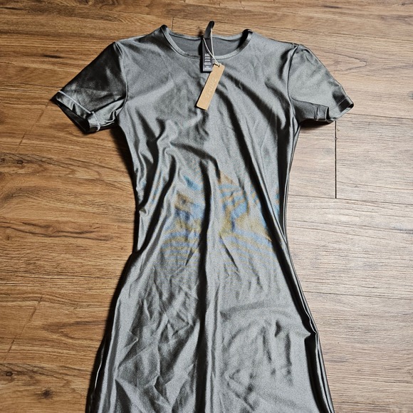 SKIMS Shine Spandex Jersey Long Dress XS Metallic Gray Bodycon DR-MAX-3013 NWT - Picture 5 of 8